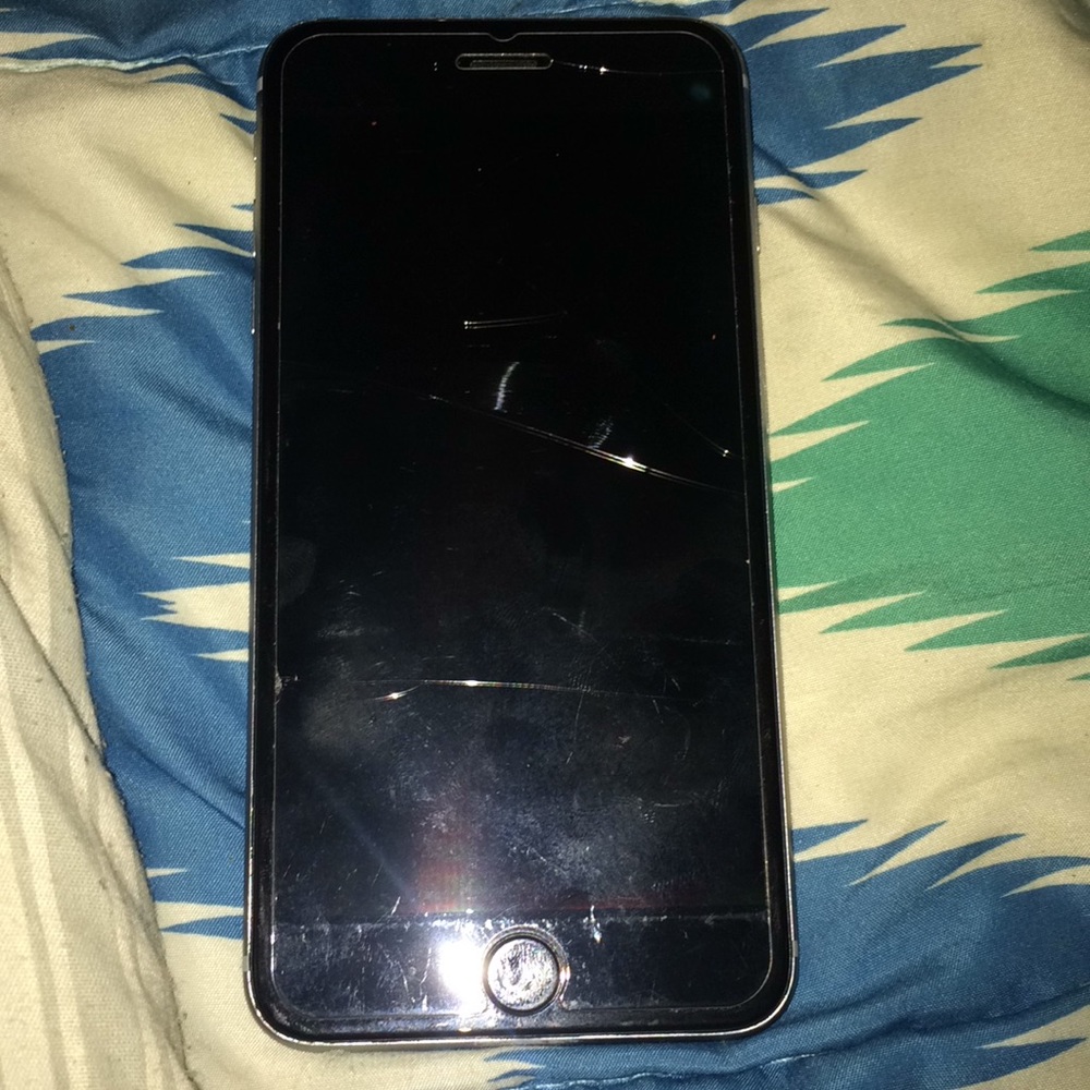 iPhone 6s Plus - Picture 3 of 3